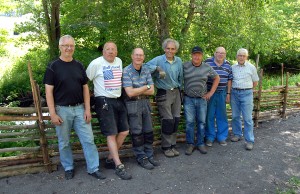 Denna bild har ett alt-attribut som är tomt. Dess filnamn är Gardesgardsbygge-grupp-lag-12-juli-2013-300x194-1.jpg